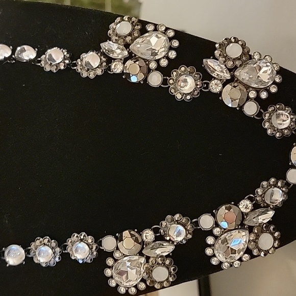 Vtg Inspired Clear & Milky White Faux Gemstones Black Necklace Great Condition! - Picture 6 of 16